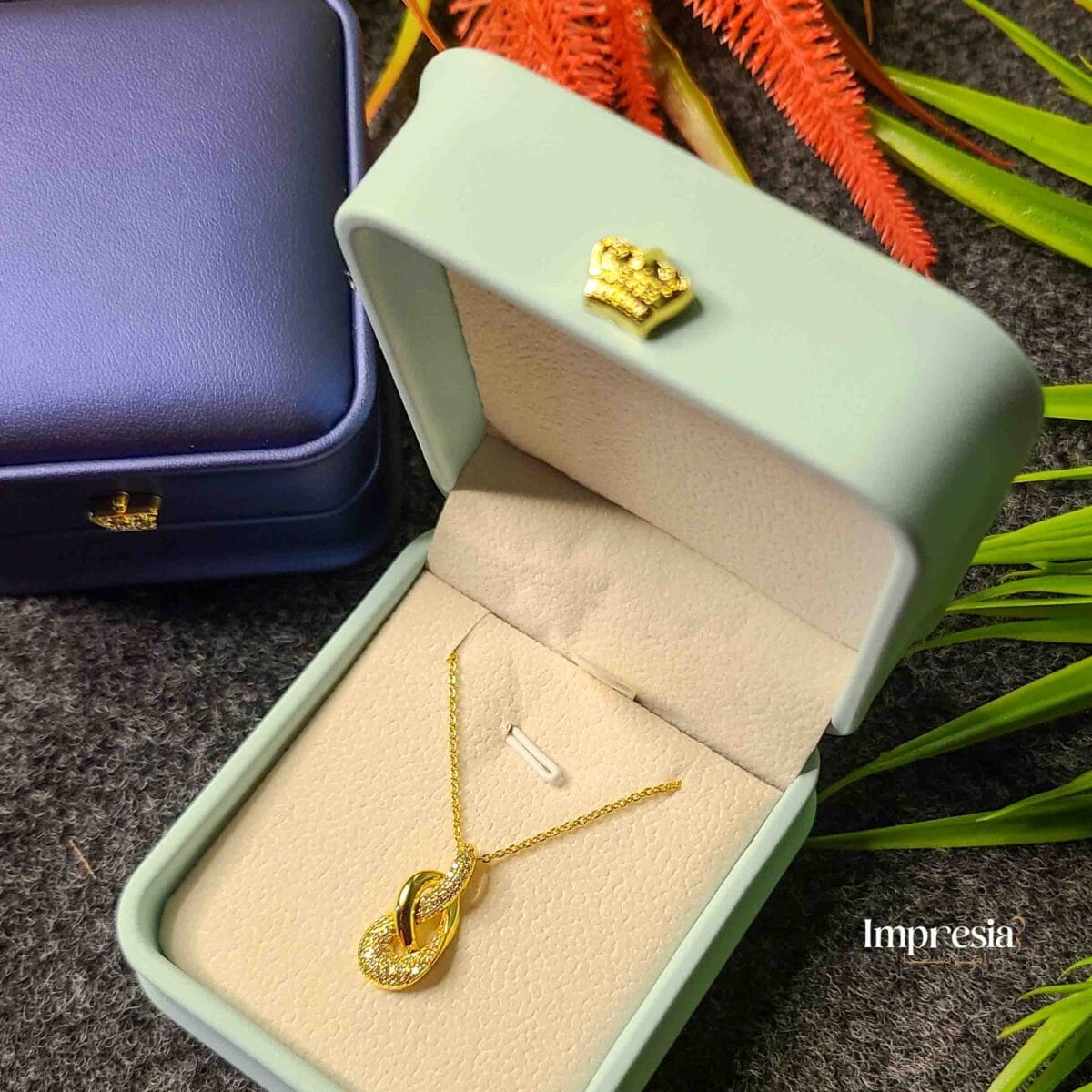 Gold Waterdrop Pendant Necklace