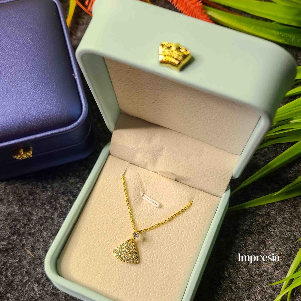 Gold Pendant Necklace