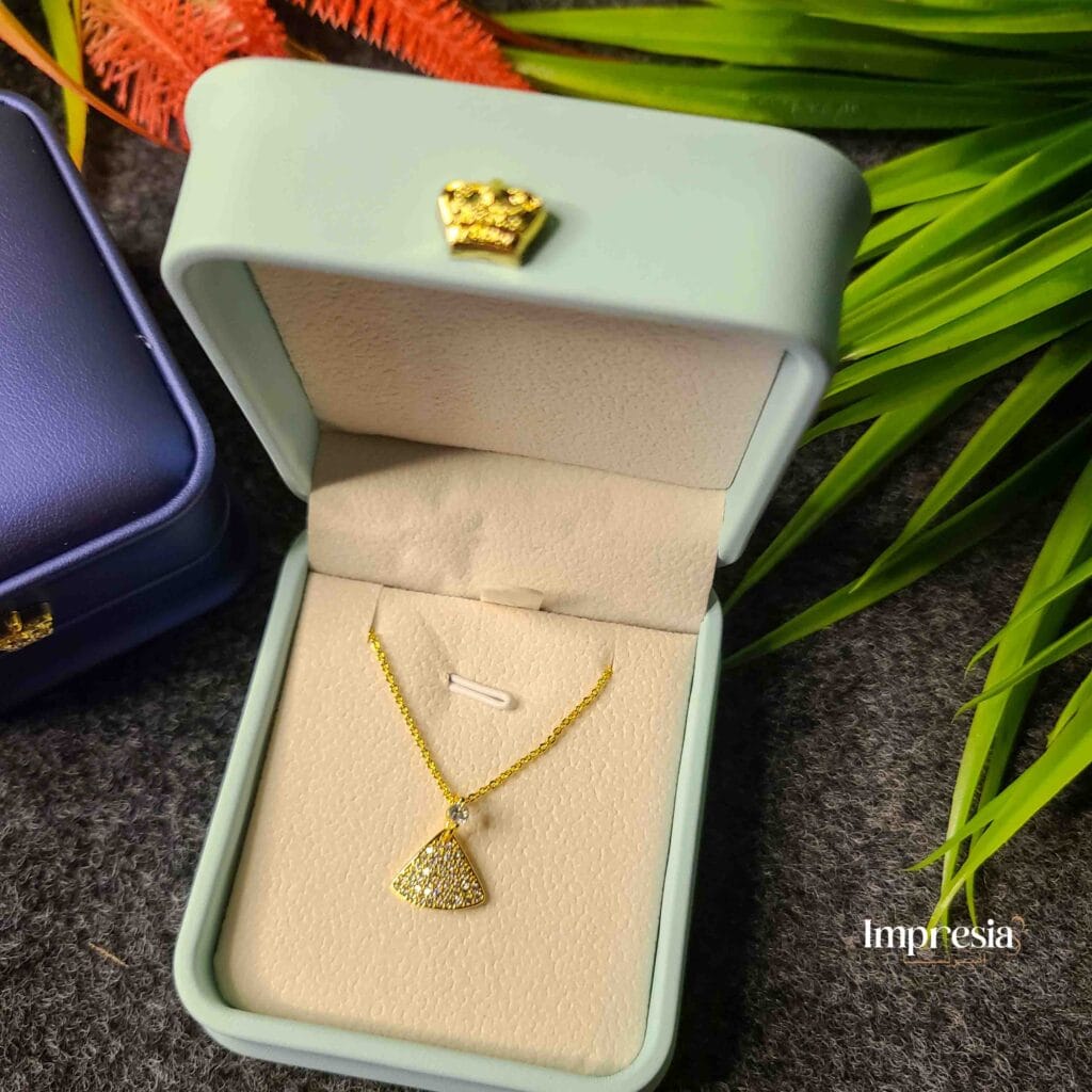 Gold Pendant Necklace