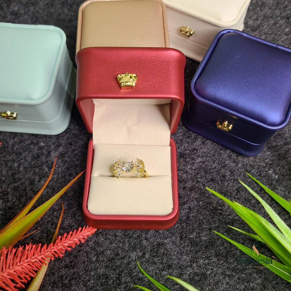 Luxury Gold Stone Ring